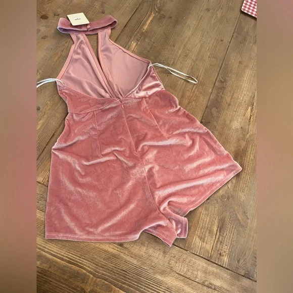 Velvet pink romper - Picture 2 of 3